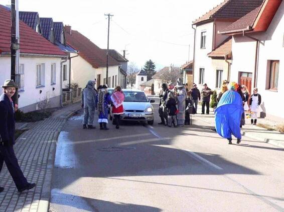Rok 2016 - 02/2016 MASOPUSTNÍ PRŮVOD - Oficiální stránky obce Okrouhlá