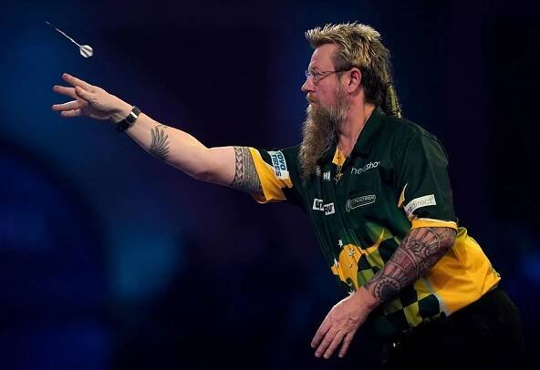 Čaroděj Whitlock vyřadil Van Gerwena, vypadl i Gary Anderson