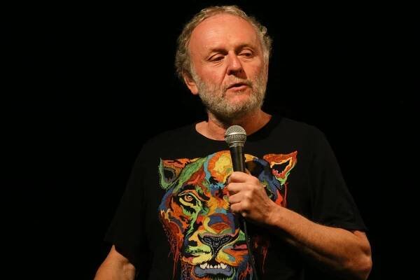 Do Karviné dorazí Jaroslav Dušek, uvede Tajemství smrti. Vstupenky v předprodeji