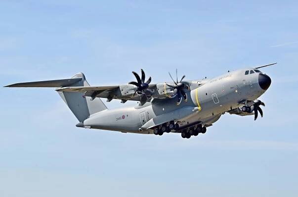 Soubor:Airbus A400M Atlas of the RAF (XM416) on approach to Bristol Airport 14May2019 arp.jpg – Wikipedie