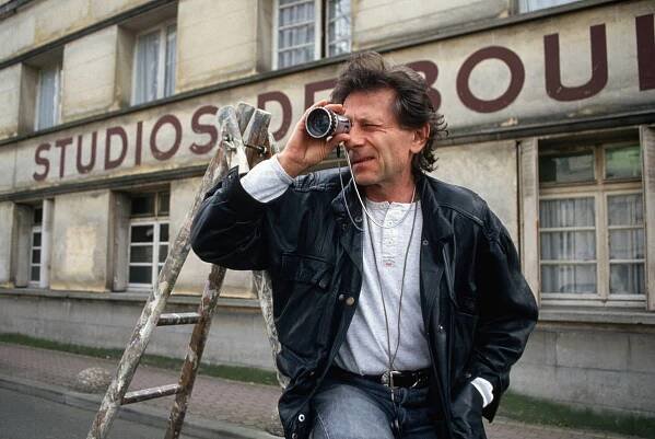 Jeho filmy dál sklízejí vavříny, Hollywood se však od něj odvrátil a Akademie filmových umění a věd ho vyloučila ze svých řad. Umělec žije střídavě ve Francii a v Polsku. Americká justice Polanského nadále stíhá, žádosti o jeho vydání však soudy ve Švýcarsku a Polsku zamítly.