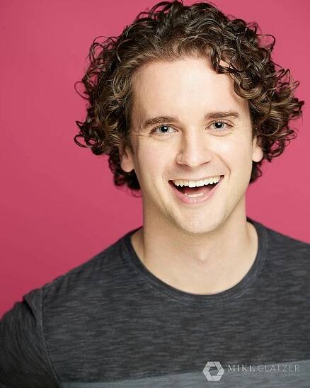 energetic background colors for actor headshot
