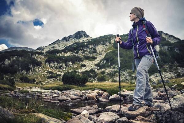 Trekkingstöcke beim Wandern: Vorteile und Nachteile im Überblick