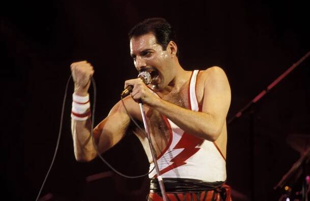 Queen: Freddie Mercury schlief in einem Bett mit Barbara Valentin