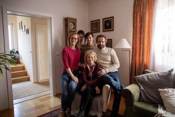Petra Bučková, Sára Korbelová, Maxmilián Kocek, Jana Švandová, Jan Révai - Sex O'Clock - Epizoda 1 - Promo