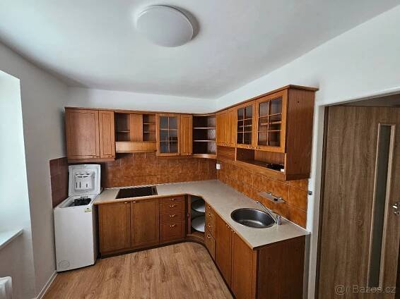Pronájem bytu 1+1 33 m², Na Okrouhlíku, Pardubice