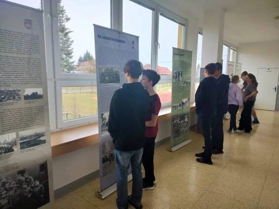 Žáci navštívili výstavu věnovanou československým legiím | Aktuality ze školy | ZŠG Vítkov