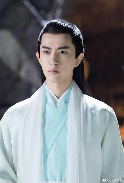 Yu Menglong death fall Beijingperson' 'man' 'asian' 'robe' 'hair.