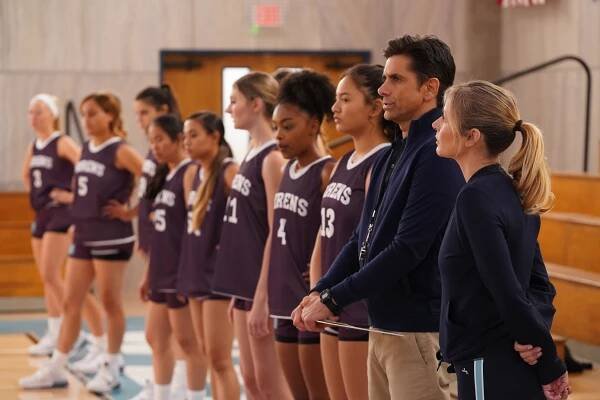 Big Shot: Hvězdný trenér - Série 1 - Pilot - Z filmu - John Stamos, Jessalyn Gilsig