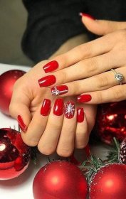 Obsahuje obrázek: 20+ Best Christmas Nail Designs We Have Compiled For You! - Page 16 of 27 - newyearlights. com