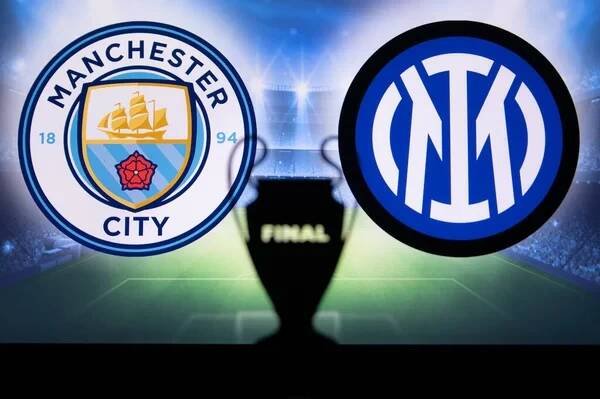 ISTANBUL, TURKEY, 31. května 2023, Manchester City (ENG) vs Inter Milan (ITA). UEFA Champions League Final 2023 v Istanbulu, Turecko, fotbalový fotbal, silueta UCL Trophy, Ataturk Olympijský stadion — Stock obrázek