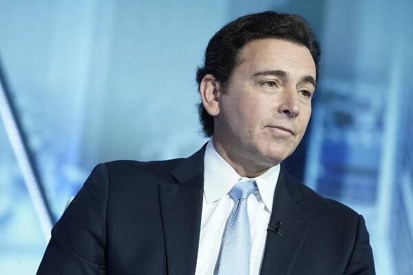 Ford’s former CEO has a stark warning for both the UAW and automakers