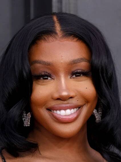 SZA Calls Her Latest Manicure “Mild Hoochie," and You Know What? I Love That. — See Photos