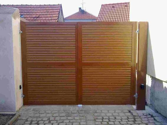 Dvoukřídlá brána+výplň LAMELY 55 Zlatý dub+pohon TOUSEK