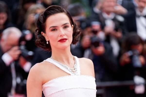 CANNES, FRANCE - MAY 17: Zoey Deutch attends the "Nouvelle Vague" (New Wave) red carpet at the 78th annual Cannes Film Festival at Palais des Festivals on May 17, 2025 in Cannes, France. (Photo by Sylvain Lefevre/Getty Images)