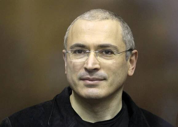 Michail Chodorkovskij je na svobodě. Putin mu udělil milost