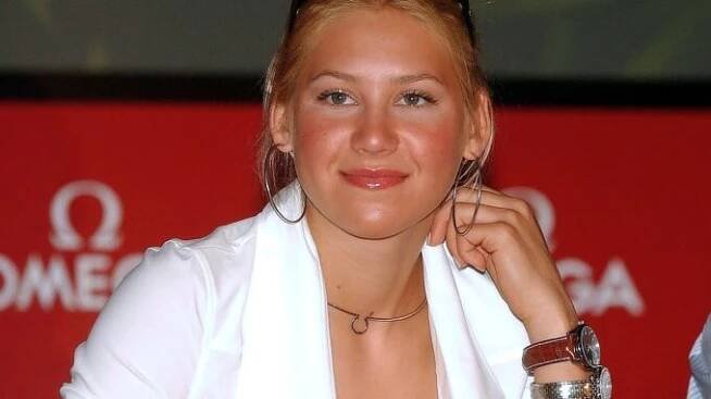 Po třech dětech by mohla být hvězdou přehlídkových mol. Anna Kurnikovová si zachovává dívčí vzhled i ve 40 letech | Život