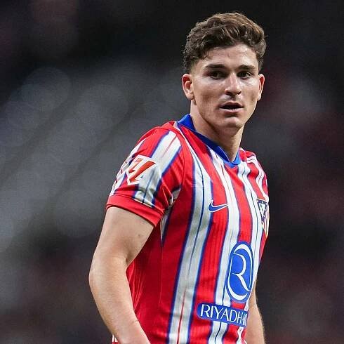 Barcelona eye rival striker as Robert Lewandowski replacement