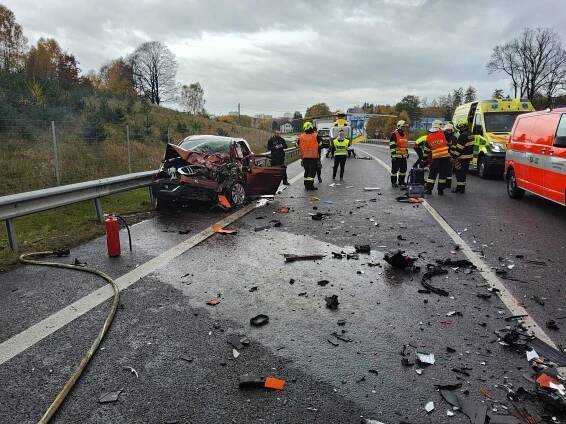 Srážka osobního auta s kamionem