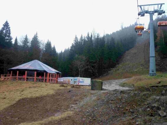 Lyžování téměř jako v alpských střediscích, jen kopce jsou nižší
