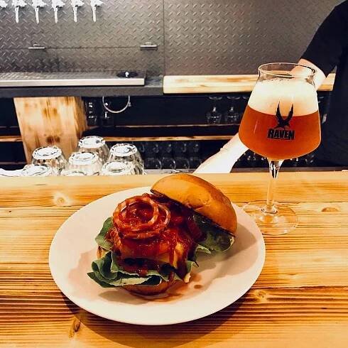 Raven Pub Plzeň | Apetee