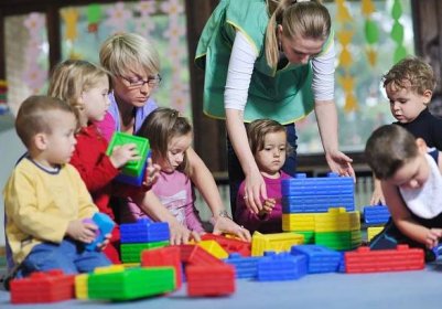 Dětský psycholog: Ve dvou letech do školky? Pro děti brzy, pro rodiče vysvobození