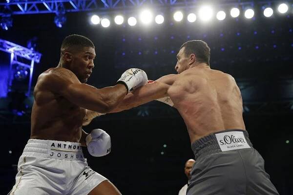 Box má nového krále těžké váhy. Joshua převálcoval Klička