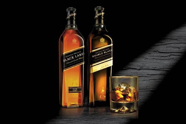 A premium pour of Johnnie Walker in a classic lowball glass Wallpaper