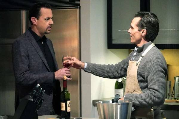 “Killer Instinct” – After NCIS captures the hitman known as “The Poet,” the team races to uncover who ordered the assassination of a Navy chief, on the CBS Original series NCIS, Monday, April 14 Pictured (L-R): Sean Murray as Special Agent Timothy McGee and Seamus Dever as Gabriel Laroche. 