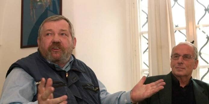 Vladimír Hrabánek s divadelním kolegou, zpěvákem Karlem Štědrým.