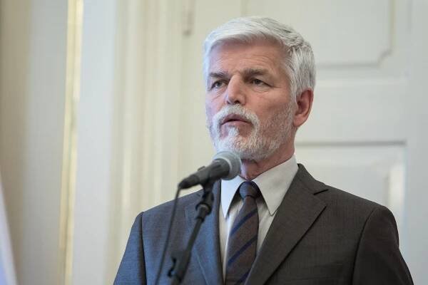 Pavel podepsal snížení valorizace důchodů. Jejich růst bude zhruba o polovinu nižší