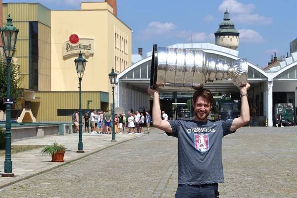 Skromný vítěz Stanley Cupu Pavel Francouz. Pohodář, který se nebojí pomoci jiným