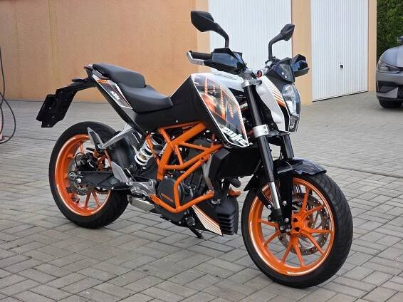 Na prodej KTM Duke 390, původ ČR, serviska, padací rámy, blastery