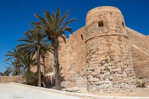 borj el kebir, borj el ghazi mustapha starobylý hrad v houmt el souk, tunisko na ostrově djerba. - mahdia governorate tunisko - stock snímky, obrázky a fotky