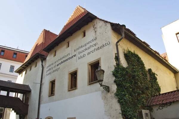 Nadšenci architektury, pozor! Galerie Jaroslava Fragnera se znovu otevřela, nabízí výstavy zdarma i hlídání...
