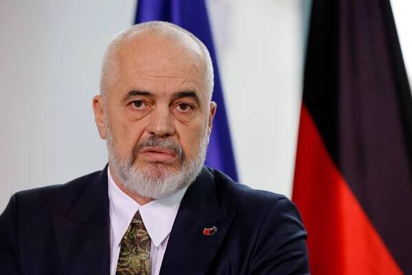 Gangy nainstalovaly stovky kamer po celé zemi. Albánskému premiérovi se nedaří porazit mafii