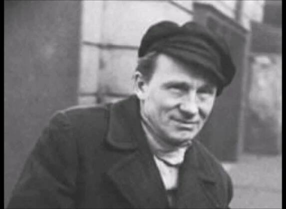 Ernst Busch- Solidaritätslied (1931) w/ English lyrics