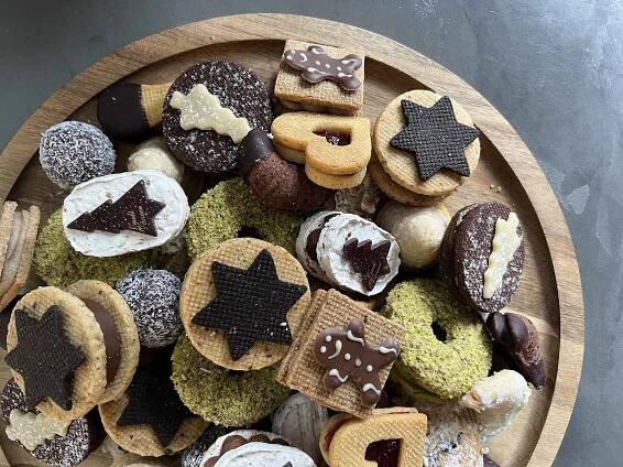 Kolekce vánočního cukroví z NM Desserts obsahuje dvanáct druhů, z každého jsou v balení čtyři kusy