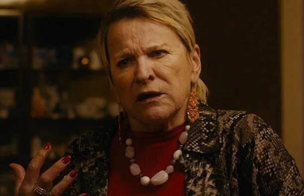 FOTO: Simona Peková v roli šílené tchyně ve filmu Přišla v noci. – stránka 8