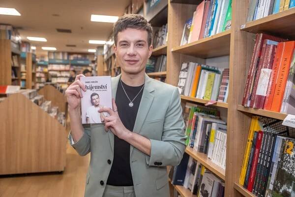 Mým domovem a hájemstvím je pohřební služba, říká herec Daniel Krejčík