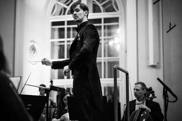 romana marie jokelová - pražská koncertní filharmonie + dirigent jan mára