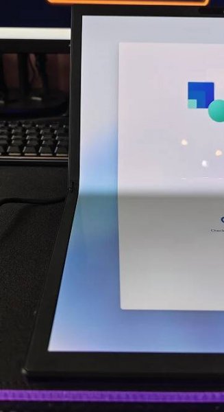ASUS Zenbook Fold 17 OLED - recenze [CzechGamer]