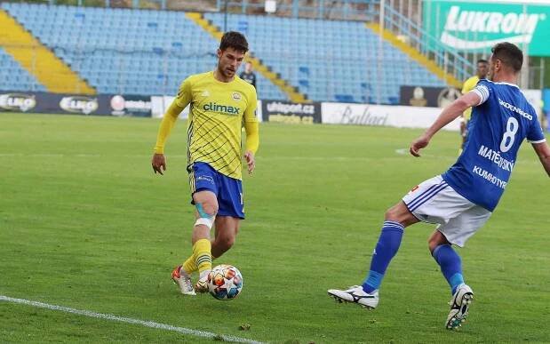 Fotbalisté Zlína (žluté dresy) ve 29. kole FORTUNA:LIGY prohráli s Mladou Boleslaví 1:2.