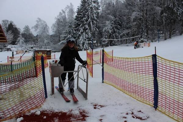 Sjezdovka u Hradiště se po pauze znovu otevřela. Na svahu lyžovaly desítky lidí