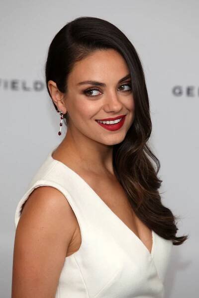 Herečka Mila Kunis bola ozdobená rubínovými...
