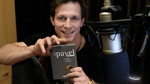Igor Orozovič během načítání Povídek ze šuplíku pro album Ota Pavel - Povídky