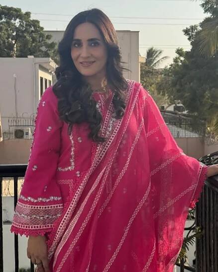Pakistani Actress Sabreen Hisbani Latest Instagram Photo