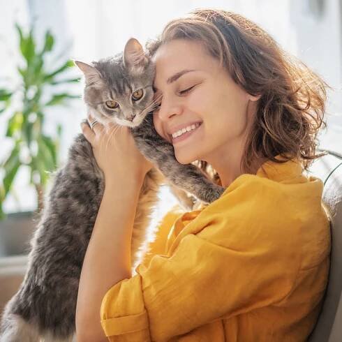 What Your Cat Is Trying To Tell You When They Put Their Paw On You