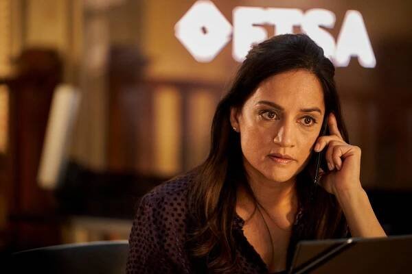 Osudové cesty - Uprchlík - Z filmu - Archie Panjabi