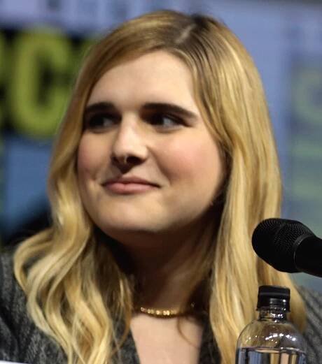 Hari Nef - Wikipedia